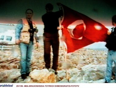 Αντιδράσεις κατά Πάγκαλου για το άρθρο του για τα Ίμια: «Αχρεία ψέματα» και «ασχετοσύνη»